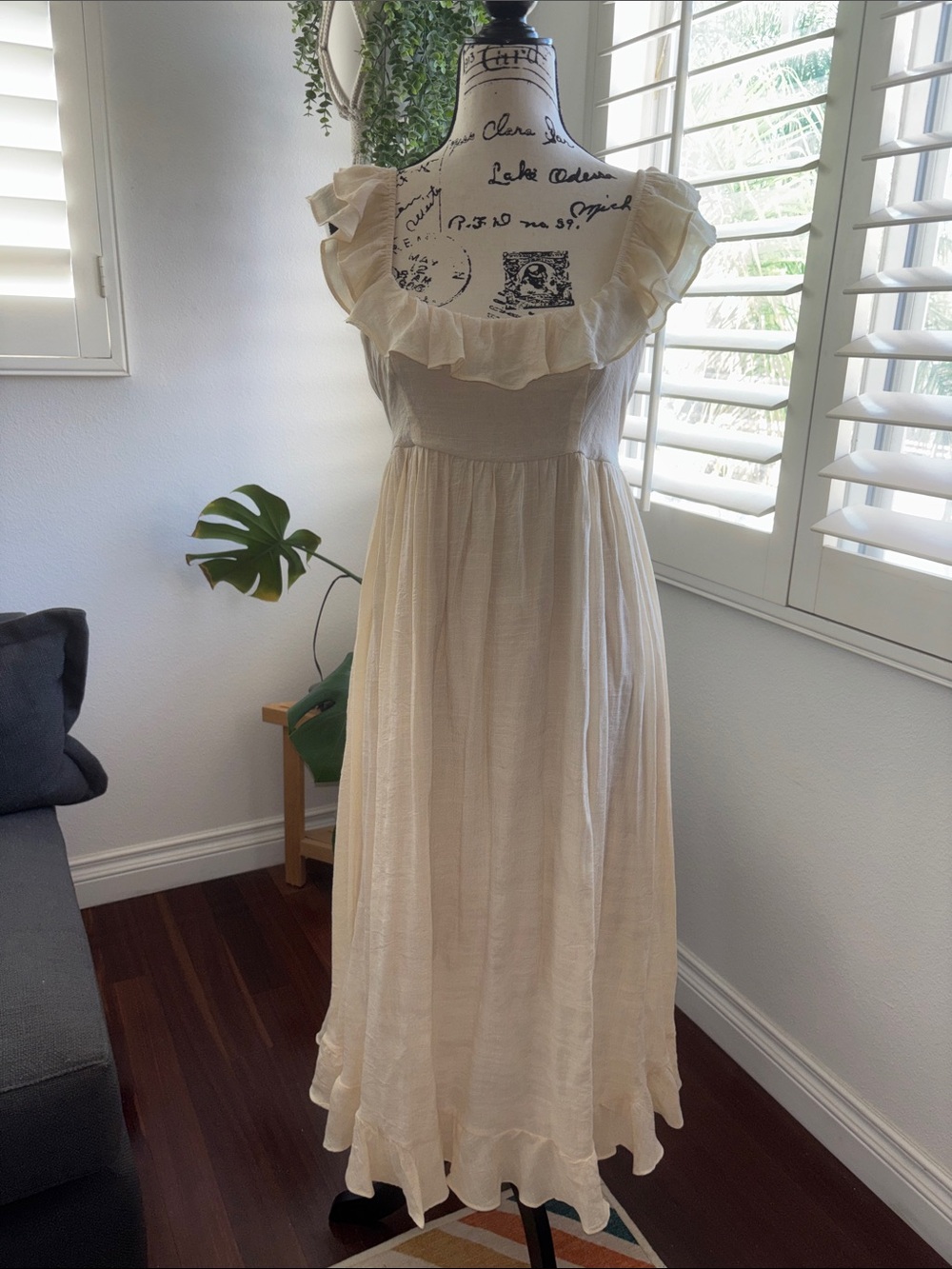 Cream Ruffle Midi Dress w/open back and pockets, NWT